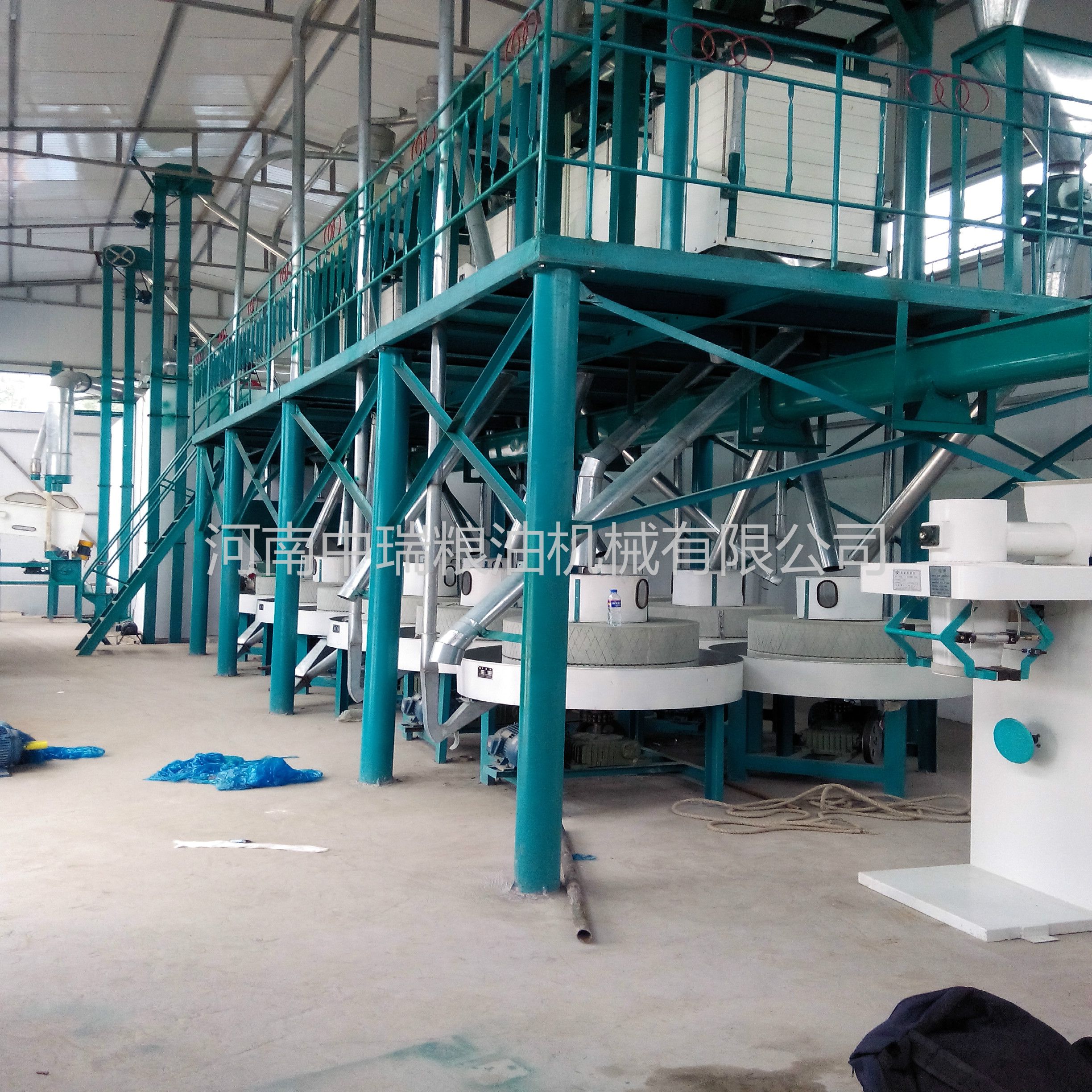 中瑞糧油機械石磨磨粉機組.jpg